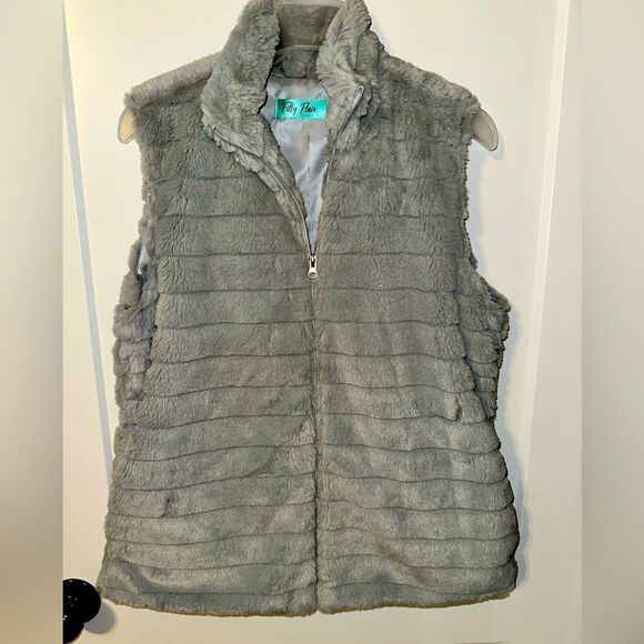 FILLY FLAIR BRAND FLUFFY VEST - Picture 1 of 3